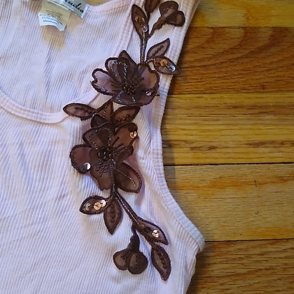 Blush pink tank top with sequin applique - Picture 2 of 3